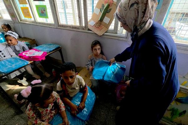 بعد ثلاث سنوات من الانقطاع... طلاب غزة يعودون إلى مدارسهم بعد ثلاث سنوات من الانقطاع... طلاب غزة يعودون إلى مدارسهم - سبوتنيك عربي