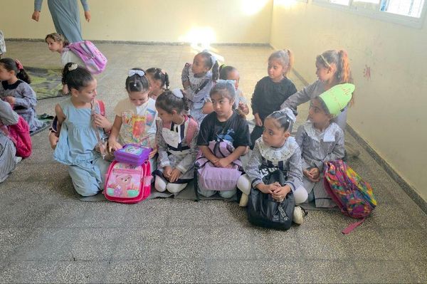 بعد ثلاث سنوات من الانقطاع... طلاب غزة يعودون إلى مدارسهم بعد ثلاث سنوات من الانقطاع... طلاب غزة يعودون إلى مدارسهم - سبوتنيك عربي