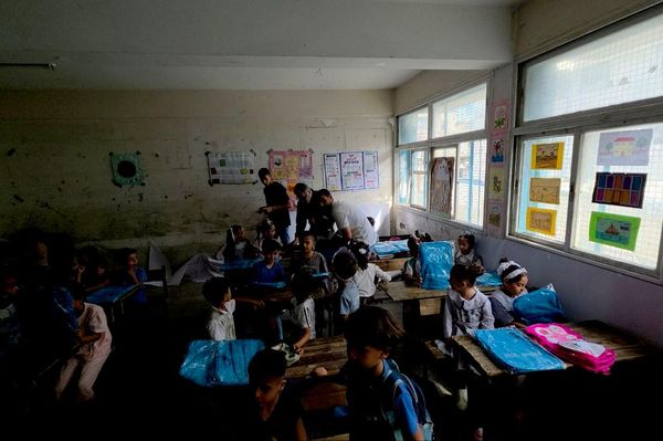 بعد ثلاث سنوات من الانقطاع... طلاب غزة يعودون إلى مدارسهم بعد ثلاث سنوات من الانقطاع... طلاب غزة يعودون إلى مدارسهم - سبوتنيك عربي