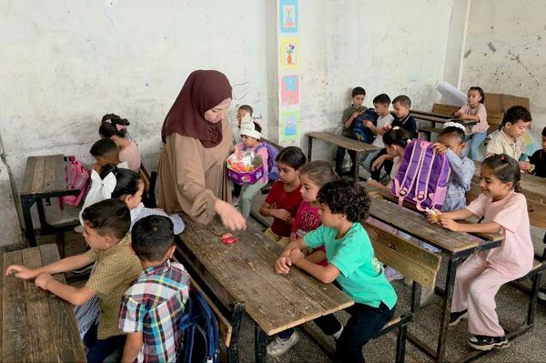 بعد ثلاث سنوات من الانقطاع... طلاب غزة يعودون إلى مدارسهم بعد ثلاث سنوات من الانقطاع... طلاب غزة يعودون إلى مدارسهم - سبوتنيك عربي