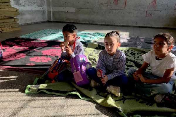 بعد ثلاث سنوات من الانقطاع... طلاب غزة يعودون إلى مدارسهم بعد ثلاث سنوات من الانقطاع... طلاب غزة يعودون إلى مدارسهم - سبوتنيك عربي