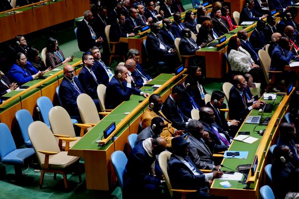 مقاعد بقيت شاغرة بعد مغادرة الوفد الكوبي أثناء خطاب الرئيس دونالد ترامب أمام الجمعية العامة للأمم المتحدة، يوم الثلاثاء 22 سبتمبر 2026، في مقر الأمم المتحدة. - سبوتنيك عربي