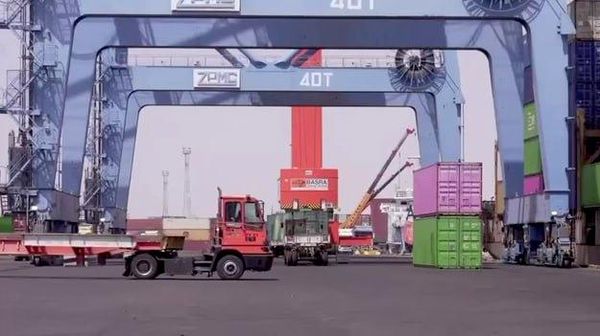 بعد أشهر من الركود... ميناء "أم قصر" العراقي يستعيد حركة السفن ويرفع النشاط إلى 21%