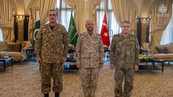 رؤساء أركان تحالف مكة يبحثون تعزيز الدفاع المشترك والتنسيق العسكري - سبوتنيك عربي