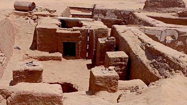 مقبرة هرمية تكشف أسرار الحياة والطقوس الجنائزية في مصر الرومانية - سبوتنيك عربي
