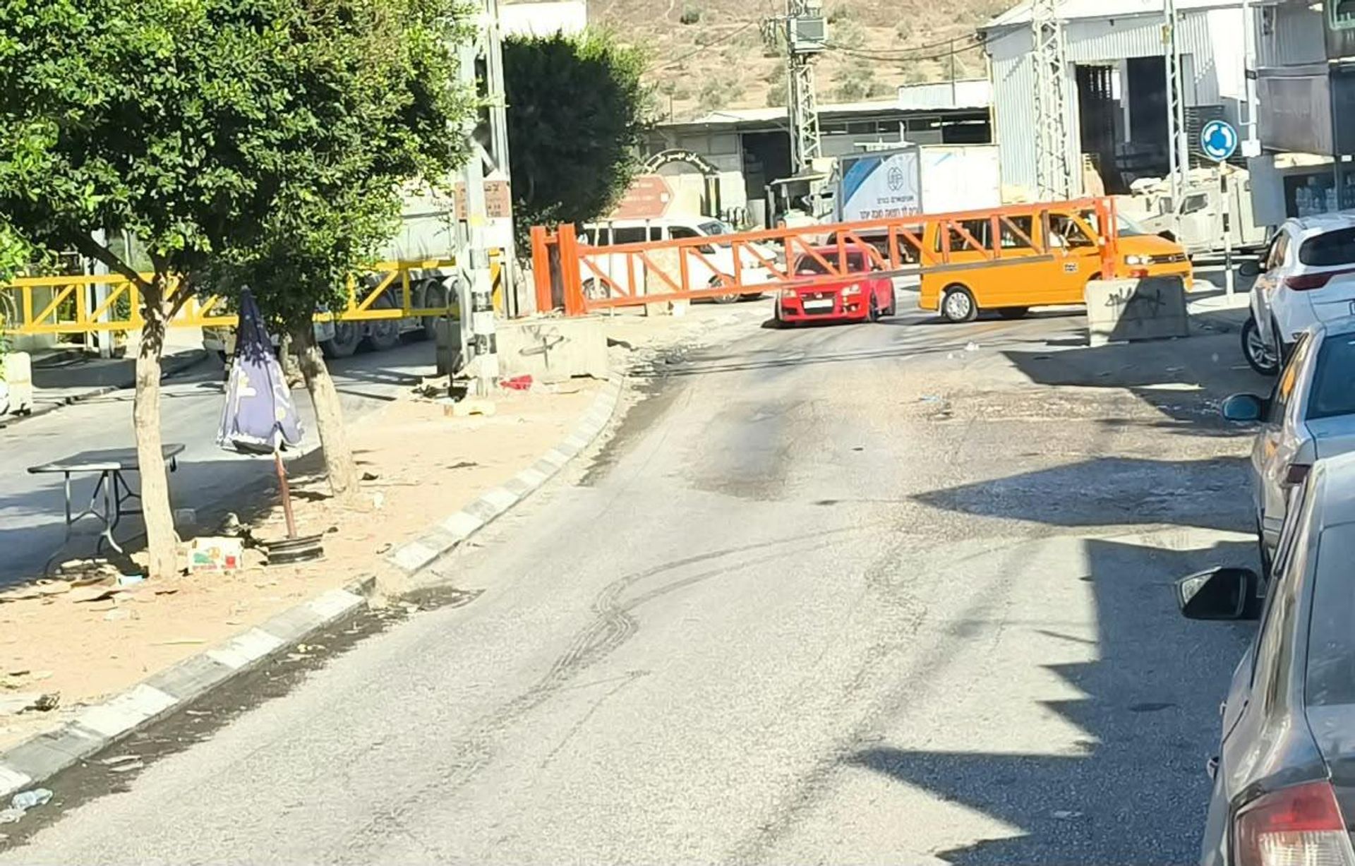 حواجز وبوابات عسكرية في الضفة الغربية تسرق ساعات الانتظار وتخنق حياة الفلسطينيين حواجز وبوابات عسكرية في الضفة الغربية تسرق ساعات الانتظار وتخنق حياة الفلسطينيين - سبوتنيك عربي, 1920, 30.09.2026