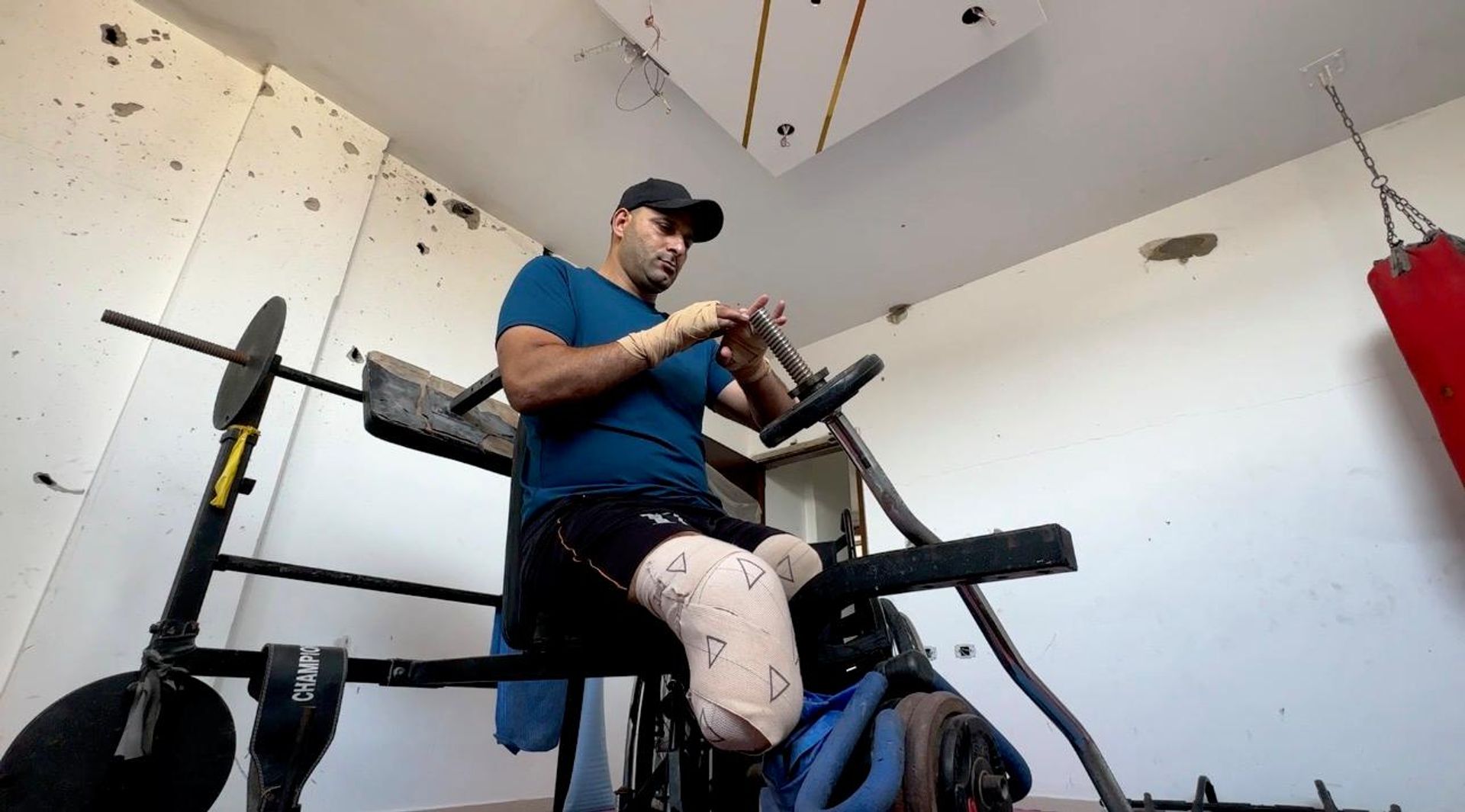 رياضي فلسطيني يحول بتر ساقيه إلى أمل بصالة ألعاب في منزله المدمر رياضي فلسطيني يحول بتر ساقيه إلى أمل بصالة ألعاب في منزله المدمر - سبوتنيك عربي, 1920, 30.09.2026