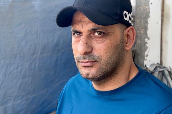 رياضي فلسطيني يحول بتر ساقيه إلى أمل بصالة ألعاب في منزله المدمر رياضي فلسطيني يحول بتر ساقيه إلى أمل بصالة ألعاب في منزله المدمر - سبوتنيك عربي