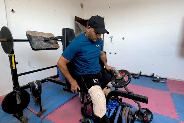 رياضي فلسطيني يحول بتر ساقيه إلى أمل بصالة ألعاب في منزله المدمر رياضي فلسطيني يحول بتر ساقيه إلى أمل بصالة ألعاب في منزله المدمر - سبوتنيك عربي