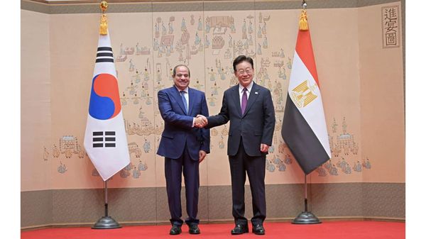 الرئيس المصري عبد الفتاح السيسي ونظيره الكوري الجنوبي لي جاي ميونغ - سبوتنيك عربي