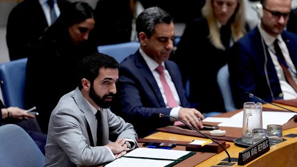 مندوب سوريا الدائم لدى الأمم المتحدة، إبراهيم علبي، يتحدث خلال اجتماع لمجلس الأمن في مقر الأمم المتحدة، 11 مارس/ آذار 2026 - سبوتنيك عربي