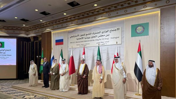 لافروف: روسيا تدعم جهود الدول العربية في حفظ السلام لمنع انزلاق الشرق الأوسط إلى حرب كبيرة - سبوتنيك عربي
