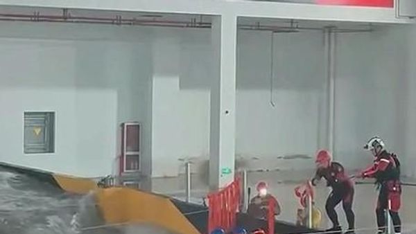 سياح يدفعون المال لتجربة إعصار وهمي في الصين - سبوتنيك عربي