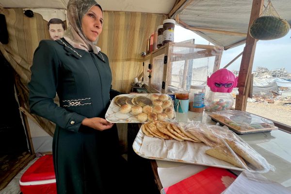 من قاعة الجامعة إلى فرن المعجنات.. رحلة أم نازحة في إعالة أطفالها - سبوتنيك عربي