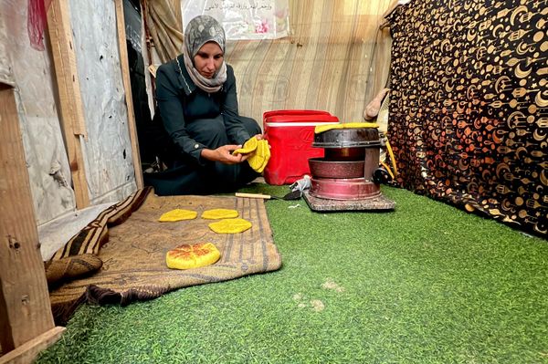 من قاعة الجامعة إلى فرن المعجنات.. رحلة أم نازحة في إعالة أطفالها - سبوتنيك عربي