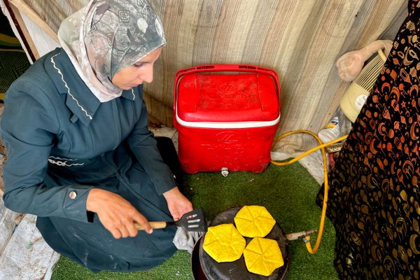 من قاعة الجامعة إلى فرن المعجنات.. رحلة أم نازحة في إعالة أطفالها - سبوتنيك عربي