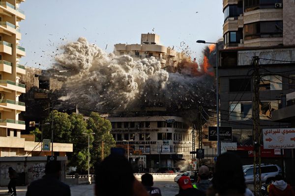  فاز المصور اللبناني عبد القادر الباي، مراسل "سبوتنيك" في لبنان، بالجائزة الكبرى، عن سلسلة "لبنان، 2024–2025: الحياة في ظل الغارات الجوية". - سبوتنيك عربي