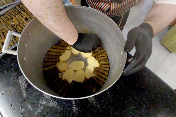 طاه سوري يعيد افتتاح مطعمه المهدم في غزة بعدما اختار القطاع موطنا له - سبوتنيك عربي