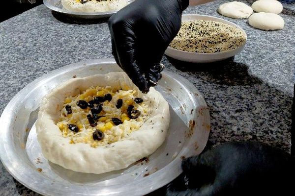 طاه سوري يعيد افتتاح مطعمه المهدم في غزة بعدما اختار القطاع موطنا له - سبوتنيك عربي