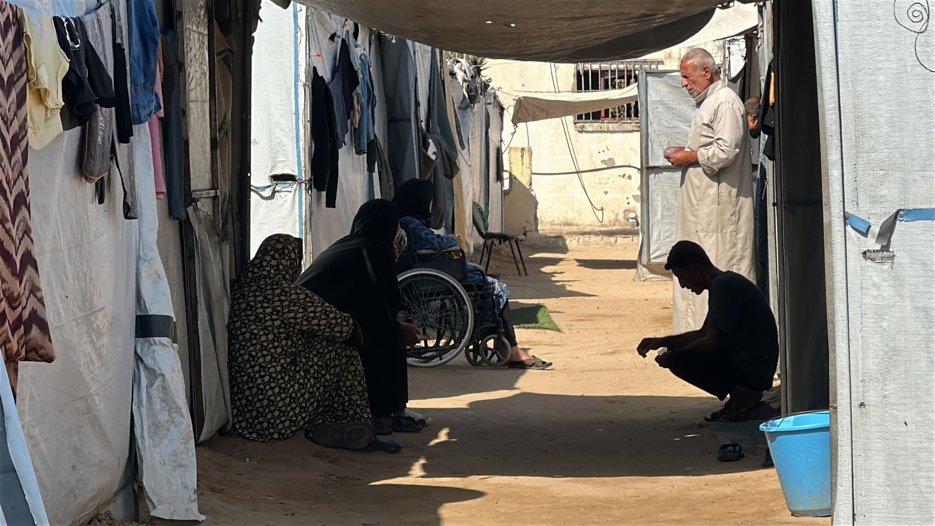 عربة حلاقة متنقلة تخفف معاناة النازحين في غزة عربة حلاقة متنقلة تخفف معاناة النازحين في غزة - سبوتنيك عربي, 1920, 26.10.2026