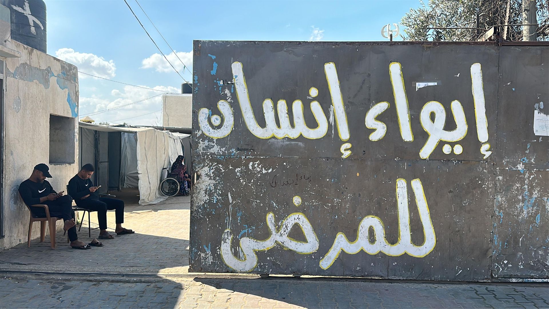 عربة حلاقة متنقلة تخفف معاناة النازحين في غزة عربة حلاقة متنقلة تخفف معاناة النازحين في غزة - سبوتنيك عربي, 1920, 26.10.2026