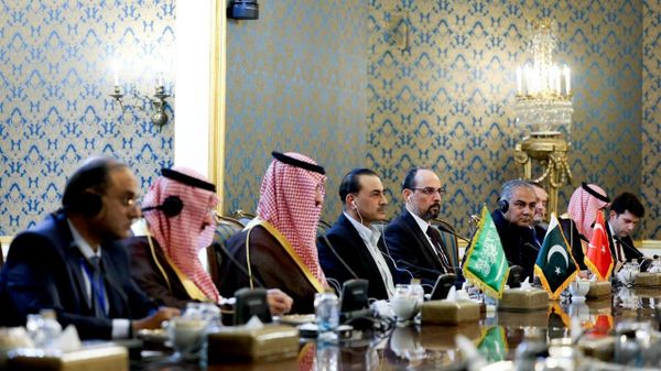 قائد الجيش الباكستاني عاصم منير مع وزير الدفاع السعودي الأمير خالد بن سلمان مع رئيس جهاز الاستخبارات التركي إبراهيم كالين في طهران - سبوتنيك عربي