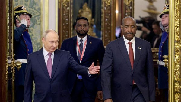 الرئيس الروسي، فلاديمير بوتين، يحضر اجتماعا مع قائد الجيش السوداني، عبد الفتاح البرهان، على هامش القمة روسيا-أفريقيا الثالثة في موسكو، روسيا، 30 أكتوبر/ تشرين الأول 2026 - سبوتنيك عربي