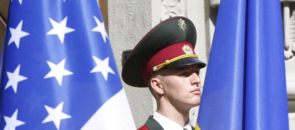 أعلام الولايات المتحدة وأوكرانيا - سبوتنيك عربي