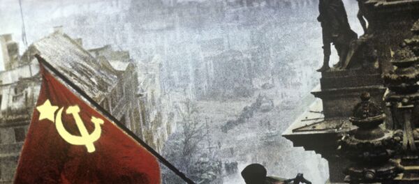 العلم السوفيتي فوق مدينة  برلين - سبوتنيك عربي