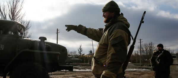 مقاتل من الدفاع الشعبي مقاتل من الدفاع الشعبي - سبوتنيك عربي