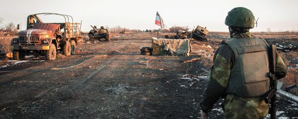 مقاتل من الدفاع الشعبي في دونباس - سبوتنيك عربي