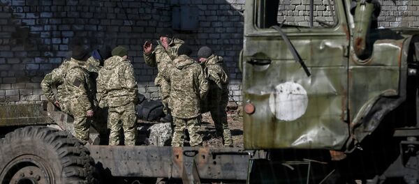 عناصر من الجيش الأوكراني ينسحبون من ساحة المعركة - سبوتنيك عربي