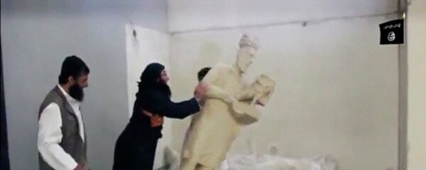 الدواعش يدمرون مقتنيات متحف مدينة الموصل العراقية - سبوتنيك عربي