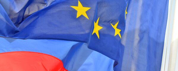 علم روسيا والاتحاد الأوروبي - سبوتنيك عربي