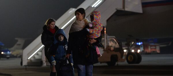 وصول الرعايا الروس ورعايا الدول الأخرى إلى موسكو من اليمن - سبوتنيك عربي