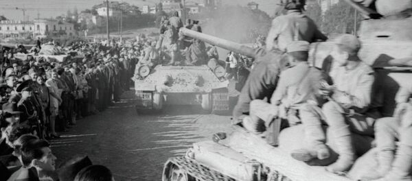 قوات سوفيتية تحرر العاصمة الرومانية بوخارست خلال الحرب العالمية الثانية - سبوتنيك عربي