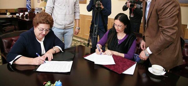 رئيسة جامعة الفنون والثقافة الروسية، تاتيانا كوزنيتسوڤا ورئيسة أكاديمية الفنون المصرية، أحلام يونس - سبوتنيك عربي