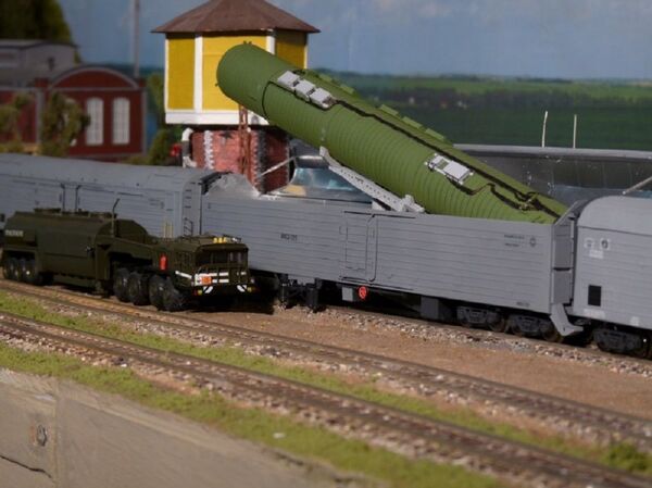 صاروخ نووي استراتيجي عابر للقارات محمول على عربة قطار - سبوتنيك عربي