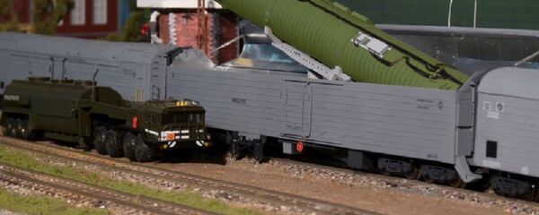 صاروخ نووي استراتيجي عابر للقارات محمول على عربة قطار - سبوتنيك عربي