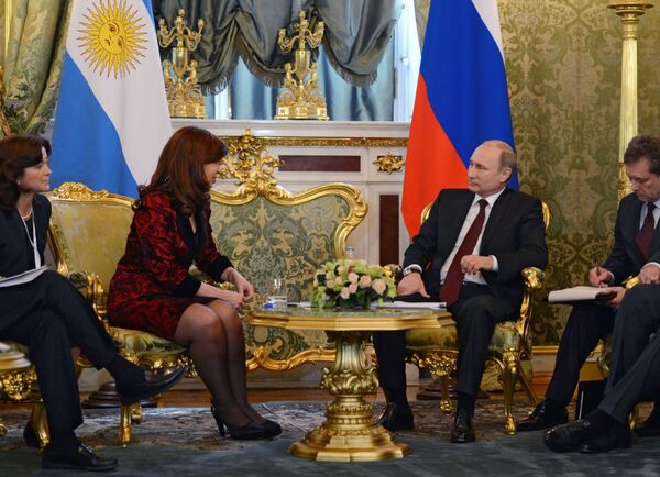 الرئيس الروسي فلاديمير بوتين يلتقي رئيسة الأرجنتين، كريستينا فرنانديز دي كيرشنر - سبوتنيك عربي