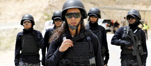 نساء الشرطة الأردنية أثناء التدريبات العسكرية Warrior-2015 - سبوتنيك عربي