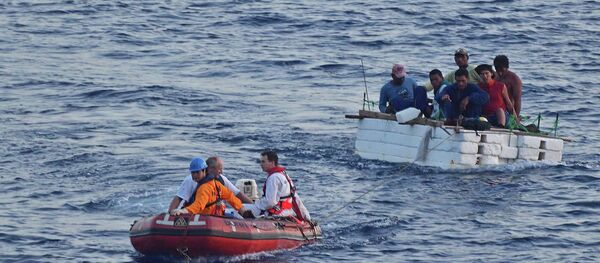 مهاجرون في مياه المتوسط - سبوتنيك عربي