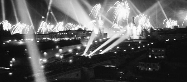 سالوت ( سهام نارية) بمناسبة عيد النصر 9 أيار/ مايو 1945، موسكو سالوت ( سهام نارية) بمناسبة عيد النصر 9 أيار/ مايو 1945، موسكو - سبوتنيك عربي