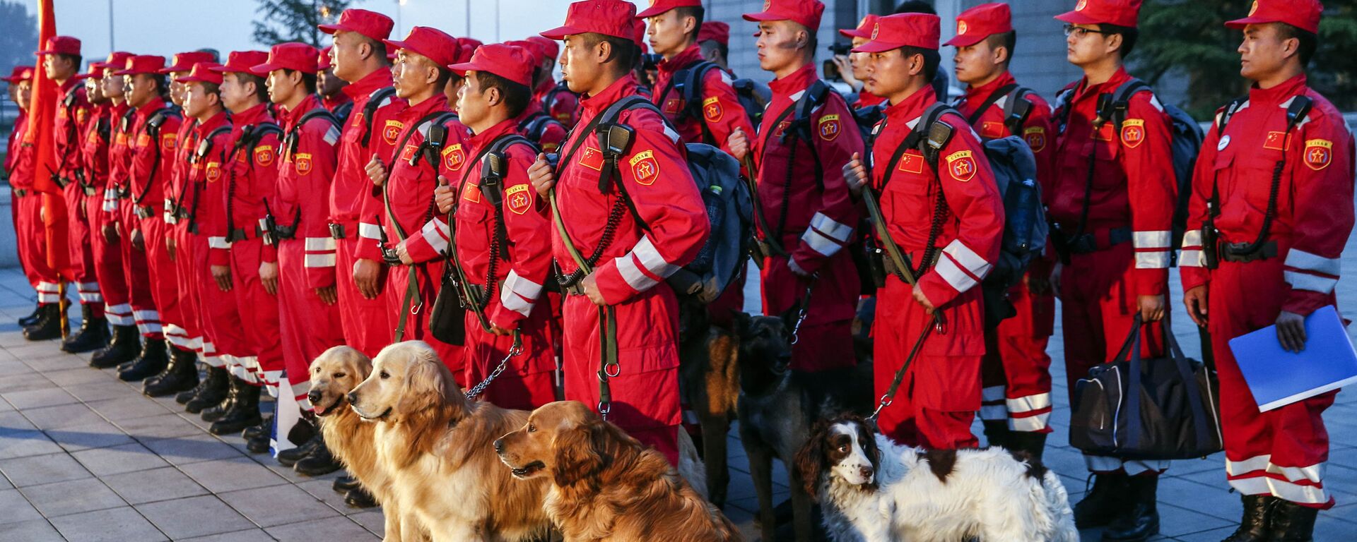 عناصر البحث والإنقاذ  من الصين قبل التوجه إلى نيبال  - سبوتنيك عربي, 1920, 06.09.2022