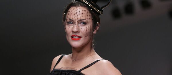 خامس امرأة إثارة في العالم الإنجليزية عارضة الأزياء والمذيعة كارولين فلاك. - سبوتنيك عربي