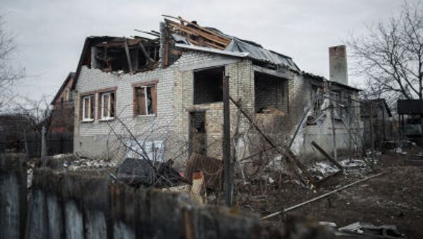 بيت مدمر قرب مطار دونيتسك - سبوتنيك عربي