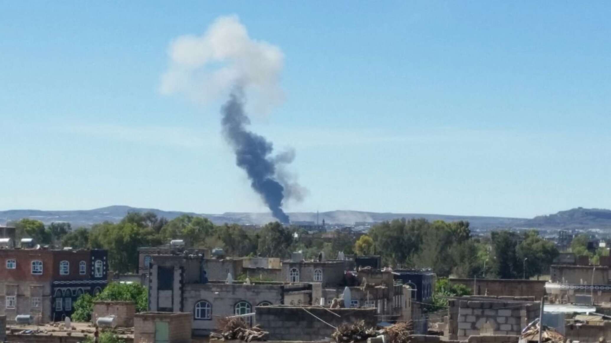 مقتل 5 جنود وإصابة 20 آخرين إثر هجوم لتنظيم "القاعدة" على ثكنة عسكرية جنوبي اليمن