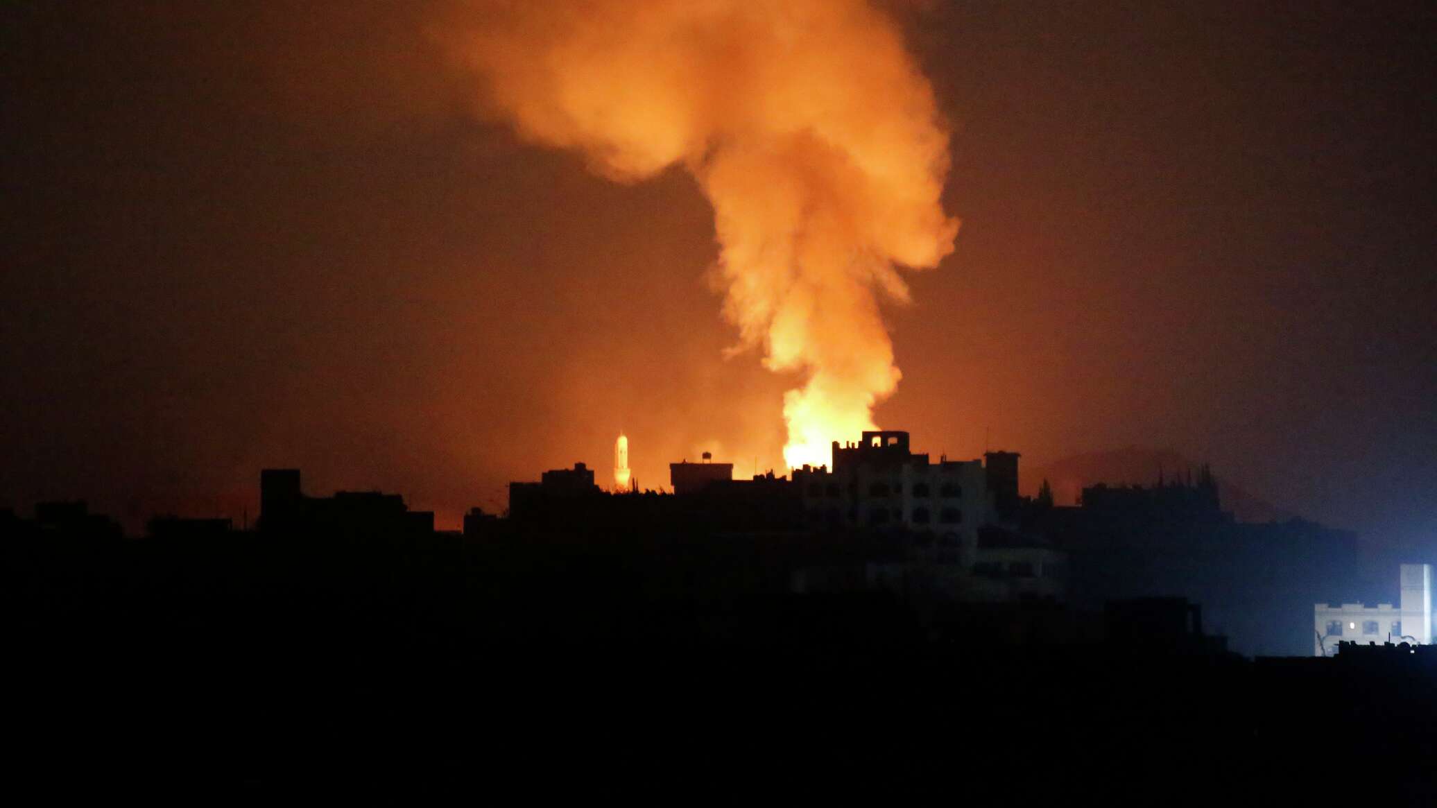 "تحالف دعم الشرعية": رصدنا دخول سفينتين قادمتين من ميناء الفجيرة بالإمارات إلى ميناء المكلا اليمني