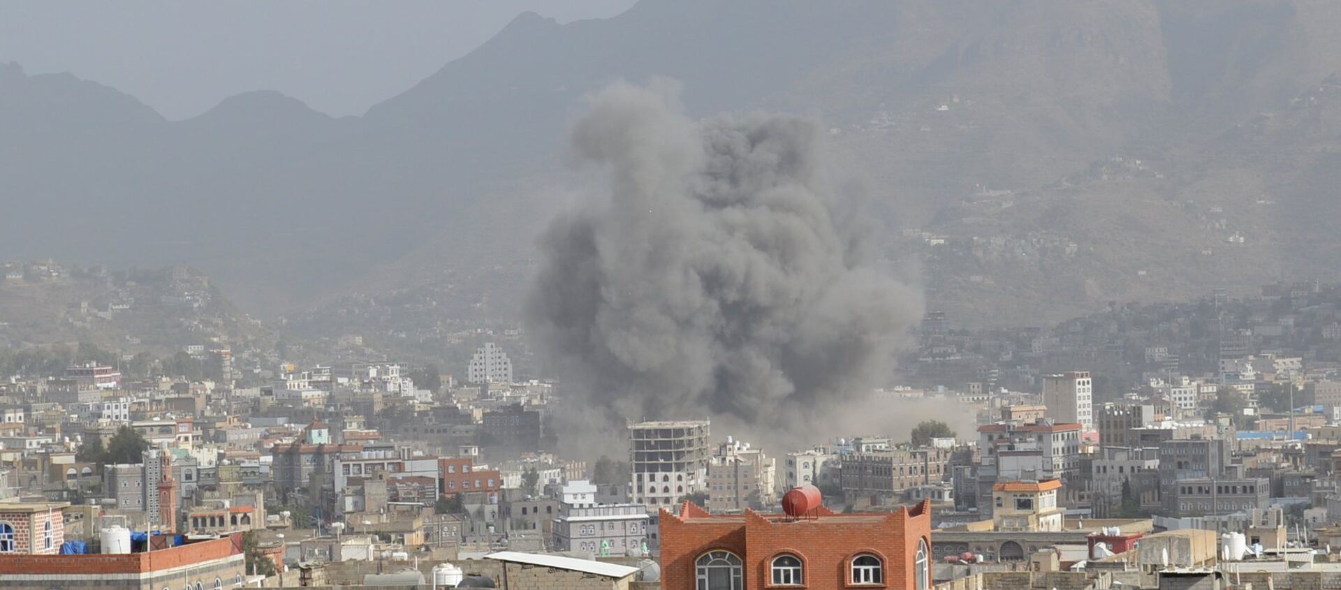 دخان إثر ضربة جوية في إب - سبوتنيك عربي, 1920, 09.11.2021