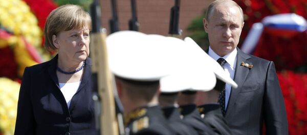 ميركل وبوتين يحضرا ن مراسيم وضع الزهور على قبر الجندي المجهول - سبوتنيك عربي